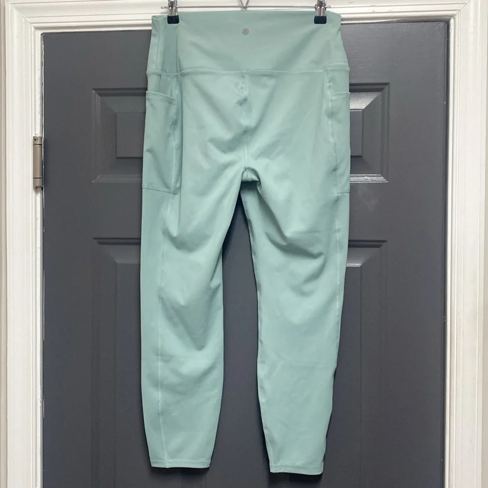 RBX pastel sage green crop leggings with side pockets size XL NWOT - Picture 5 of 11